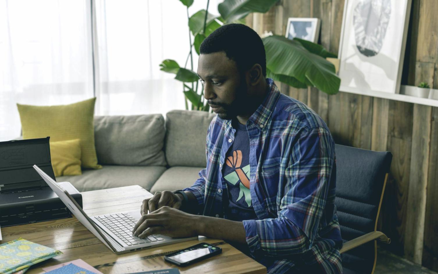 Sesión de formación con análisis de casos reales de alianzas empresariales